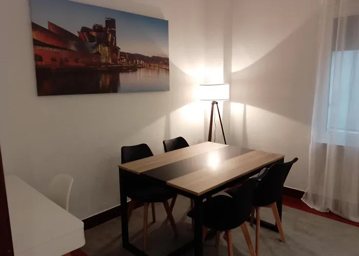 Centro De Bilbao, Amplio, Ascensor Apartment